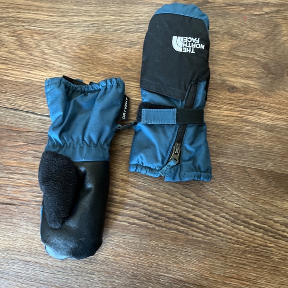 Toddler north face mitts - Picture 2 of 4